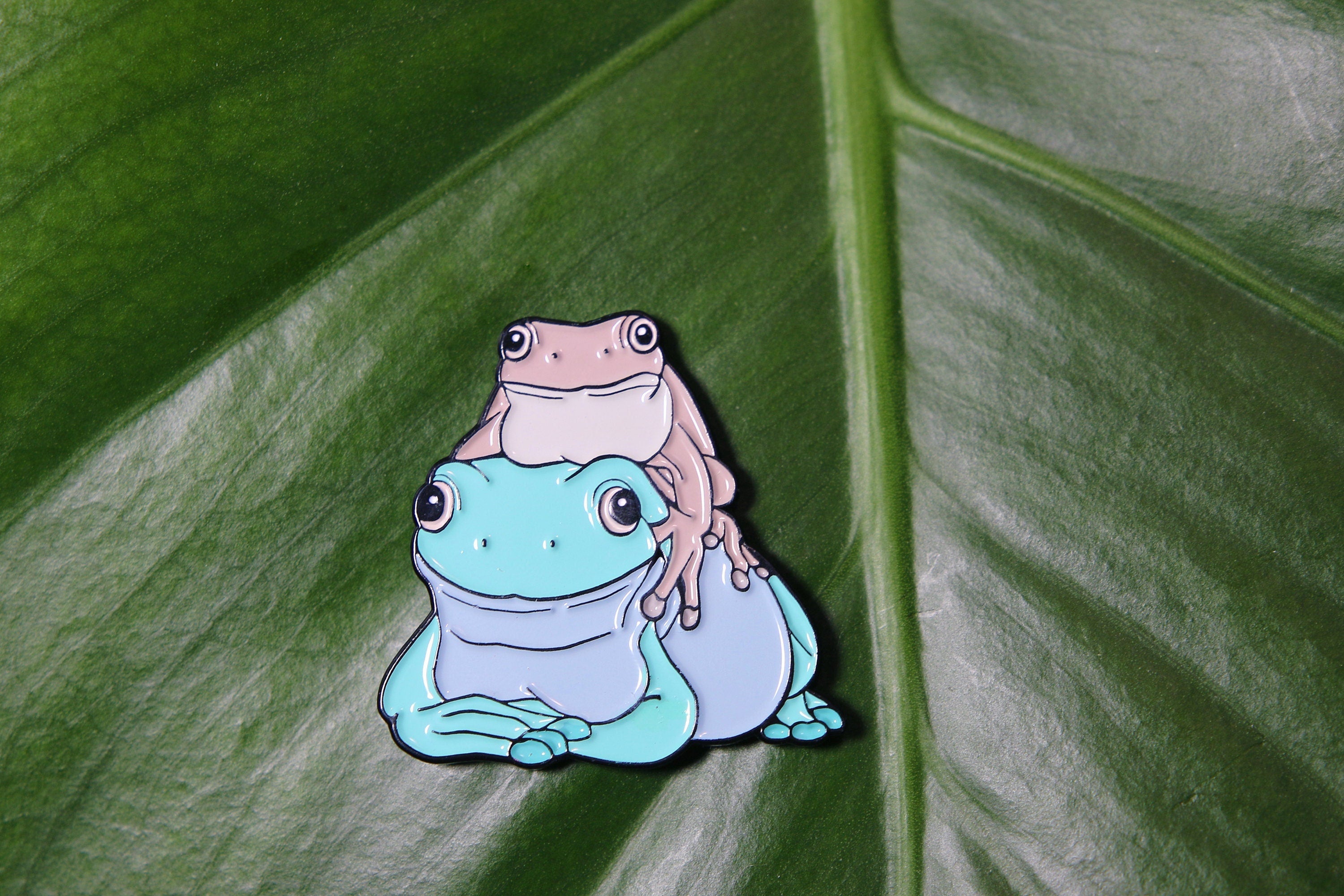 White's Tree Frog Dumpy Tree Frog Friendship Enamel Lapel Pin