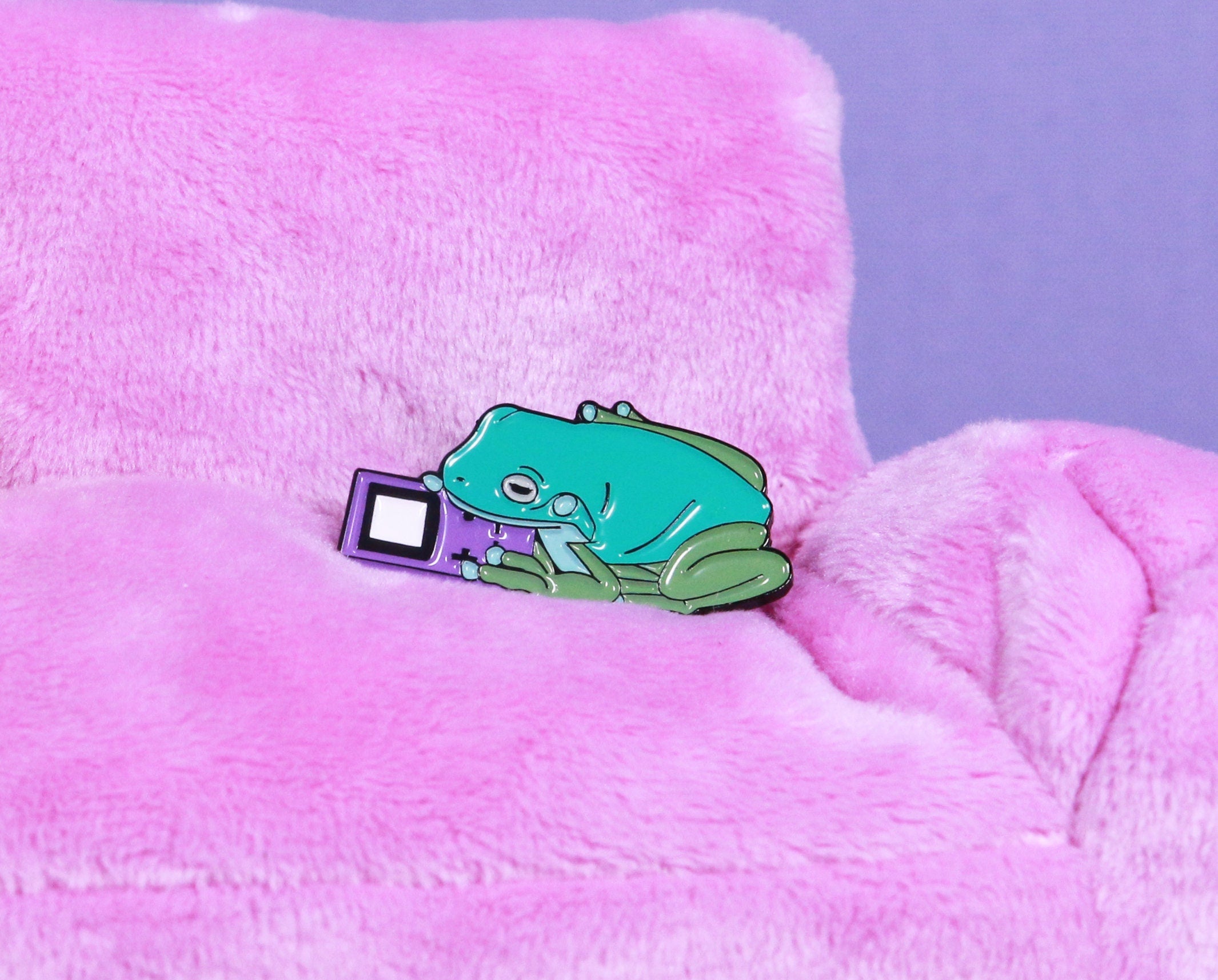 White's Tree Frog Dumpy Tree Frog And Purple Gameboy Soft Enamel Lapel Pin